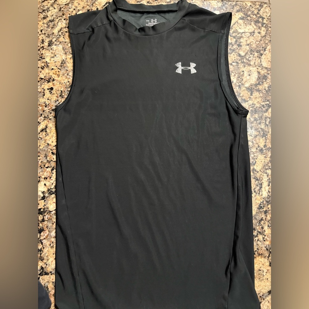 Under Armour Men's Black sleeveless muscle shirt dri fit small